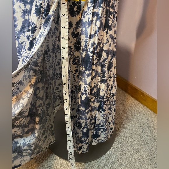 Japna Off-Shoulder Maxi Dress - Picture 6 of 13